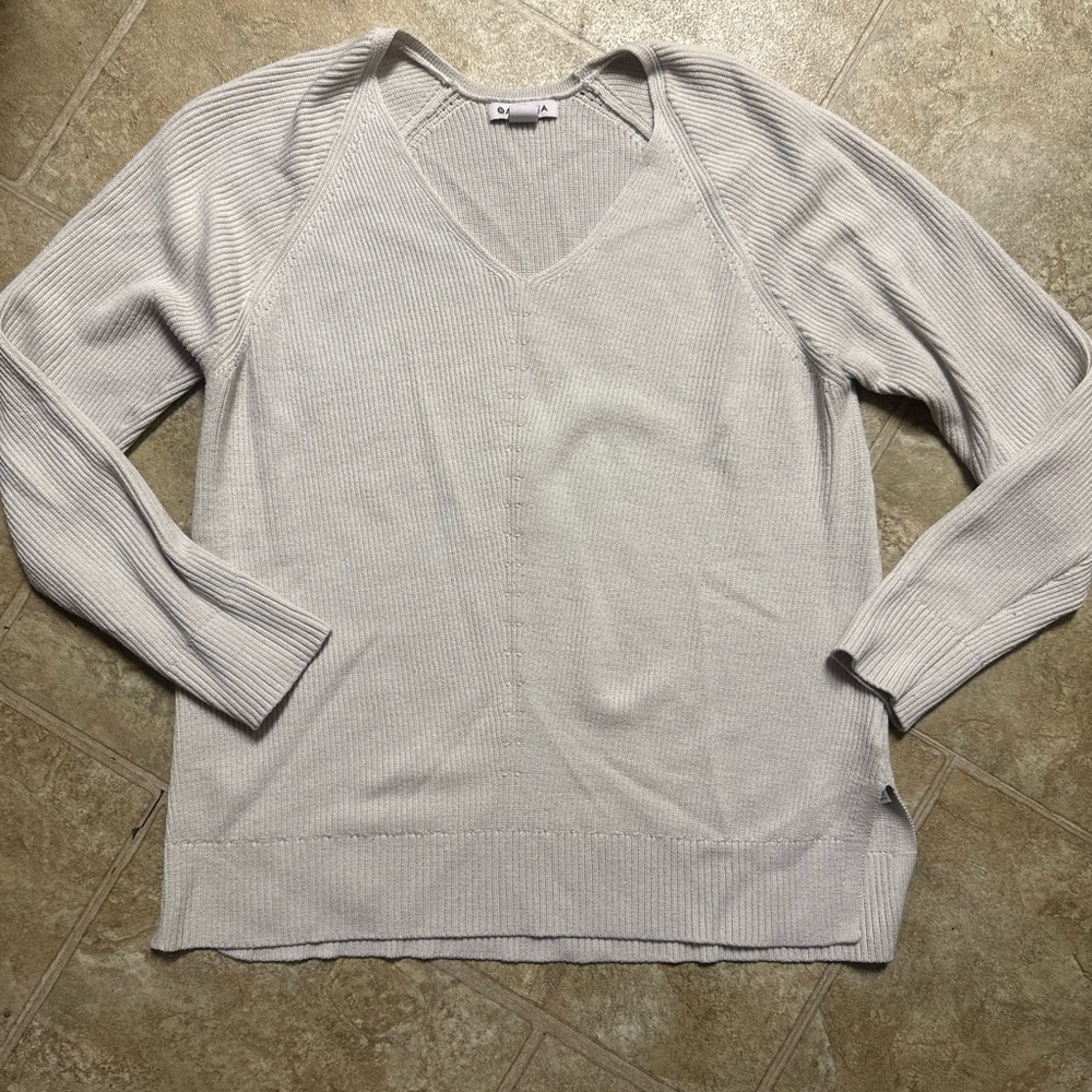 Athleta Ribbed V-Neck Sweater Medium | Lightweight Gray Athleisure Pullover